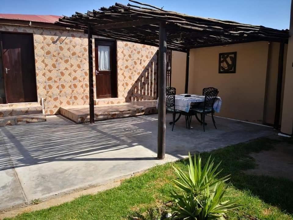 Skippers Backpackers Cc Walvis Bay Exterior photo