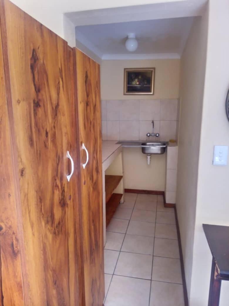 Skippers Backpackers Cc Walvis Bay Exterior photo