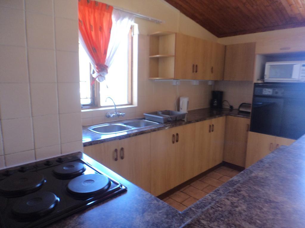 Skippers Backpackers Cc Walvis Bay Exterior photo